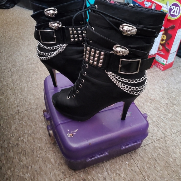 Women's Brand new skull boots - Picture 2 of 4
